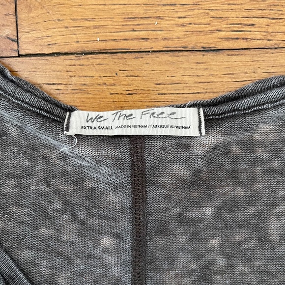Free People - We The Free - Sammie Tee Gray V-Neck Boho Distressed Grunge Sz XS - Picture 6 of 9